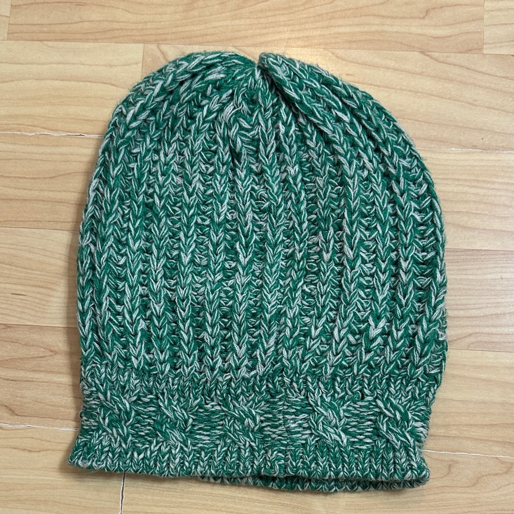 American Eagle Green and White Knit Beanie